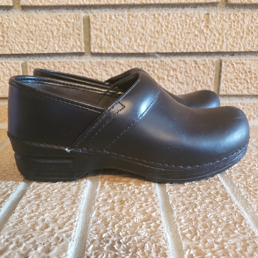 Dansko XP Shoes Clogs Slip On Black Leather 38